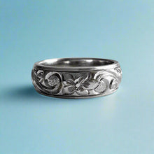 Load image into Gallery viewer, Ring size 6. OldE with 2x Hibiscus. Plain border. 

