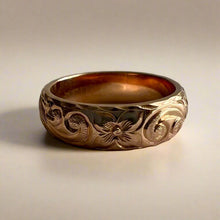 Load image into Gallery viewer, Old English with flowers 6mm gold ring
