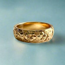 Load image into Gallery viewer, Ring size 7 1/2. Old English with 2x Plumeria &amp; 2x Hibiscus. Rope border.
