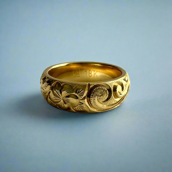 Plumeria, Hibiscus & Old English 6mm Hawaiian Ring in 18K Yellow Gold