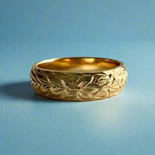 Load image into Gallery viewer, Maile &amp; Hibiscus 6mm Ring in 14K Yellow Gold in size 9 3/4
