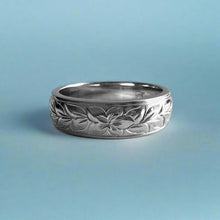 Load image into Gallery viewer, Maile &amp; Hibiscus 6mm Ring in 18K White Gold in size 8 3/4

