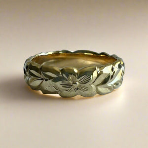 Scalloped Shiny Maile with Hibiscus 6mm Ring in 18K Gold