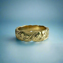 Load image into Gallery viewer, Scalloped La Hoomanao Hibiscus &amp; Plumeria 6mm Ring in 14K Green Gold in size 8

