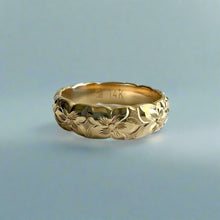 Load image into Gallery viewer, Scalloped Hibiscus All Around 6mm Ring in 14K Yellow Gold
