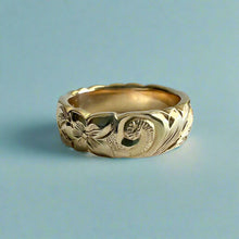 Load image into Gallery viewer, Scalloped Old English &amp; Hibiscus 6mm Ring in 14K Yellow Gold size 6
