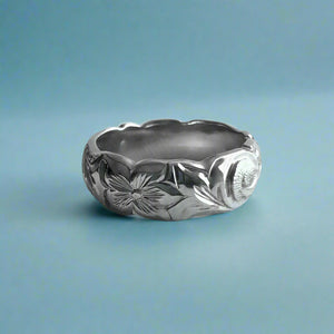 Scalloped Old English & Hibiscus 6mm Ring in 14K White Gold in size 5 1/2
