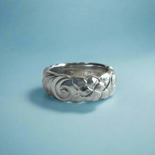 Load image into Gallery viewer, Scalloped Two-Tone Old English &amp; Plumeria 6mm Ring with Diamond in Platinum &amp; 14K Green Gold
