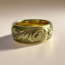 Load image into Gallery viewer, Hawaiian Old English &amp; Hibiscus 8mm Ring
