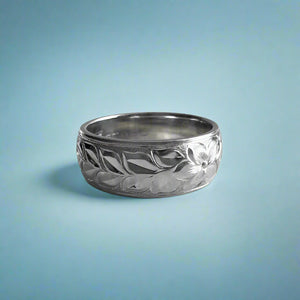 Shiny Maile & Hibiscus 8mm Ring in Platinum in size 8