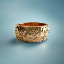 Load image into Gallery viewer, Plumeria &amp; Hibiscus with Leaves 8mm Ring in 18K Pink Gold in size 6 1/8
