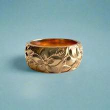 Load image into Gallery viewer, Plumeria &amp; Hibiscus with Leaves 8mm Ring in 18K Pink Gold in size 6 1/8
