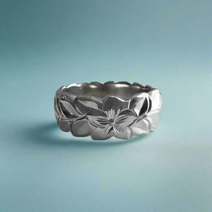 Scalloped Shiny Maile & Hibiscus 8mm HawaiianRing in 14K White Gold in size 7 1/2