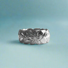 Load image into Gallery viewer, Scalloped Shiny Maile &amp; Hibiscus with Diamonds 8mm Ring in 18K White Gold in size 6 3/4
