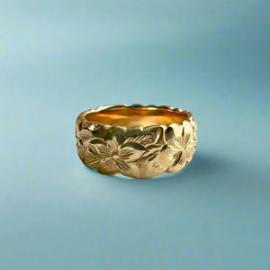 Scalloped Plumeria & Hibiscus with Leaves 8mm Hawaiian Ring in 14K Yellow Gold in size 5 1/4