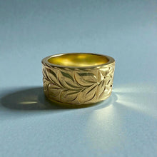 Load image into Gallery viewer, Hibiscus Kiss Design with Maile 10mm Flat Ring in 14K Green Gold

