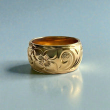 Load image into Gallery viewer, Old English &amp; Hibiscus 10mm Ring in 14K Yellow Gold in size 7 1/4
