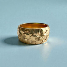 Load image into Gallery viewer, Plumeria with two leaves All Around 10mm Ring in 14K Yellow Gold in size 8 1/2
