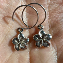 Load image into Gallery viewer, Dangle Hawaiian Flower Earrings
