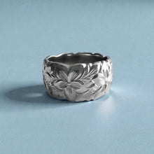 Load image into Gallery viewer, Scalloped Hibiscus with Leaves All Around 10mm Ring in 14K White Gold in size 6 1/2
