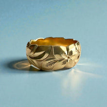 Load image into Gallery viewer, Scalloped Shiny Maile &amp; Hibiscus with Leaves 10mm Ring in 14K Yellow Gold in size 10 1/4
