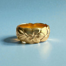 Load image into Gallery viewer, Scalloped Shiny Maile &amp; Hibiscus with Leaves 10mm Ring in 14K Yellow Gold in size 10 1/4
