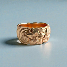 Load image into Gallery viewer, Scalloped Old English &amp; Hibiscus 10mm Ring in 14K Pink Gold in size 8
