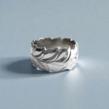 Load image into Gallery viewer, Scalloped Shiny Maile &amp; Hibiscus 12mm Ring in 14K White Gold in size 10 5/8
