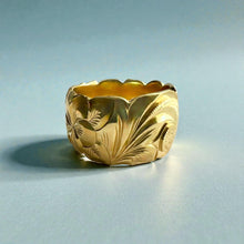 Load image into Gallery viewer, Scalloped Old English &amp; Plumeria with four  Leaves 12mm Ring in 18K Yellow Gold in size 7 1/8
