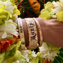 Load image into Gallery viewer, Hawaiian Bracelets with engraving and black enamel name
