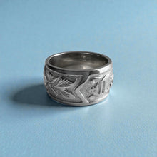 Load image into Gallery viewer, Raised Maile &amp; Plumeria 10mm "Laulea" Ring in 14K White Gold
