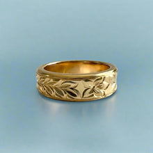 Load image into Gallery viewer, Concave Shiny Maile &amp; Hibiscus 6mm Ring in 14K Yellow Gold in size 6
