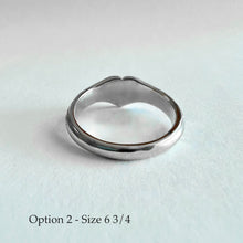 Load image into Gallery viewer, Hawaiian Heart Ring with Old English &amp; Flower engraving
