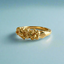 Load image into Gallery viewer, Three Small Hibiscus Hawaiian Flower Ring in 14K Yellow Gold
