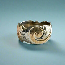 Load image into Gallery viewer, Tri-Color Scalloped Haku Lei 12mm Hawaiian Ring in 14K Gold
