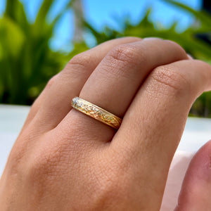 Shiny Old English & Hibiscus 4mm Hawaiian Ring in 14K Yellow Gold in size 7 3/4