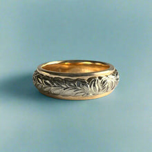 Load image into Gallery viewer, Tri-Color Scalloped Top Shiny Maile with Hibiscus &amp; Diamond 6mm Ring in 14K Gold
