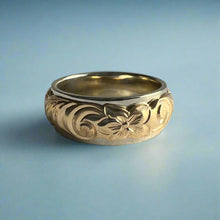 Load image into Gallery viewer, Two-Tone Scalloped Top Old English &amp; Hibiscus 8mm Ring in 14K White &amp; Yellow Gold
