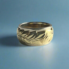 Load image into Gallery viewer, Two-Tone Scalloped Top Hibiscus, Plumeria &amp; Shiny Maile 10mm Ring in 14K White &amp; Green Gold
