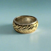 Load image into Gallery viewer, Two-Tone Scalloped Top Maile 10mm Ring in 14K White &amp; Green Gold
