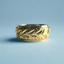 Load image into Gallery viewer, Two-Tone Scalloped Top Maile 10mm Ring in 14K White &amp; Green Gold
