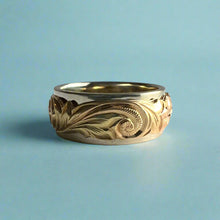 Load image into Gallery viewer, Tri-Color Scalloped Top Old English &amp; Hibiscus 8mm Ring in 14K Gold
