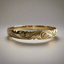 Load image into Gallery viewer, Scalloped Old English &amp; Hibiscus 8mm Bangle Bracelet in 14K Yellow Gold
