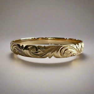 Scalloped Old English & Hibiscus 8mm Bangle Bracelet in 14K Yellow Gold