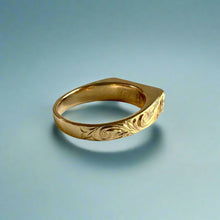 Load image into Gallery viewer, Old English &amp; Hibiscus with leaves Flower Signet Ring with Black Initial &quot;K&quot; in 14K Yellow Gold 
