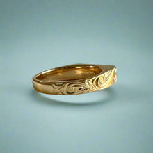 Load image into Gallery viewer, Old English &amp; Hibiscus with leaves Flower Signet Ring with Black Initial &quot;K&quot; in 14K Yellow Gold 
