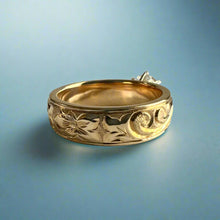 Load image into Gallery viewer, Kaimana Kula Old English &amp; Hibiscus 6mm Solitaire Ring with Cubic Zirconia in 14K Yellow Gold in size 8 1/4
