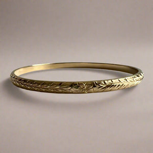 Maile & Hibiscus 4mm Bangle Bracelet in 14K Yellow Gold