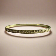 Load image into Gallery viewer, Hibiscus &amp; Plumeria with Leaves 4mm Bangle Bracelet in 14K Green Gold
