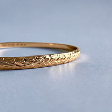 Load image into Gallery viewer, Maile &amp; Hibiscus 4mm Makana Bangle Bracelet in 14K Pink Gold in size 7 1/4
